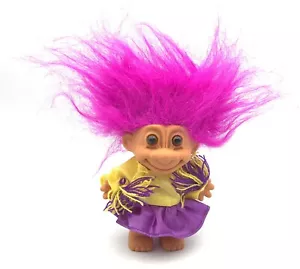 Muñeca Troll Traje Púrpura/Amarillo Pelo Fucsia Cheerleader Russ De Colección - Imagen 1 de 4