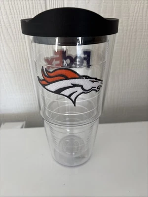 Denver Broncos NFL Tervis 24 OZ Vaso de plástico con tapa negra Foto 1 de 4