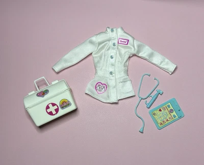 Jaqueta veterinária vintage *Barbie*, bolsa e muito mais! 1996 - Imagem 1 de 4