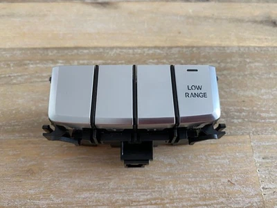 Pulsanti ORIGINALI LOW RANGE MERCEDES CLASSE G W463 nella console centrale - Immagine 1 di 4