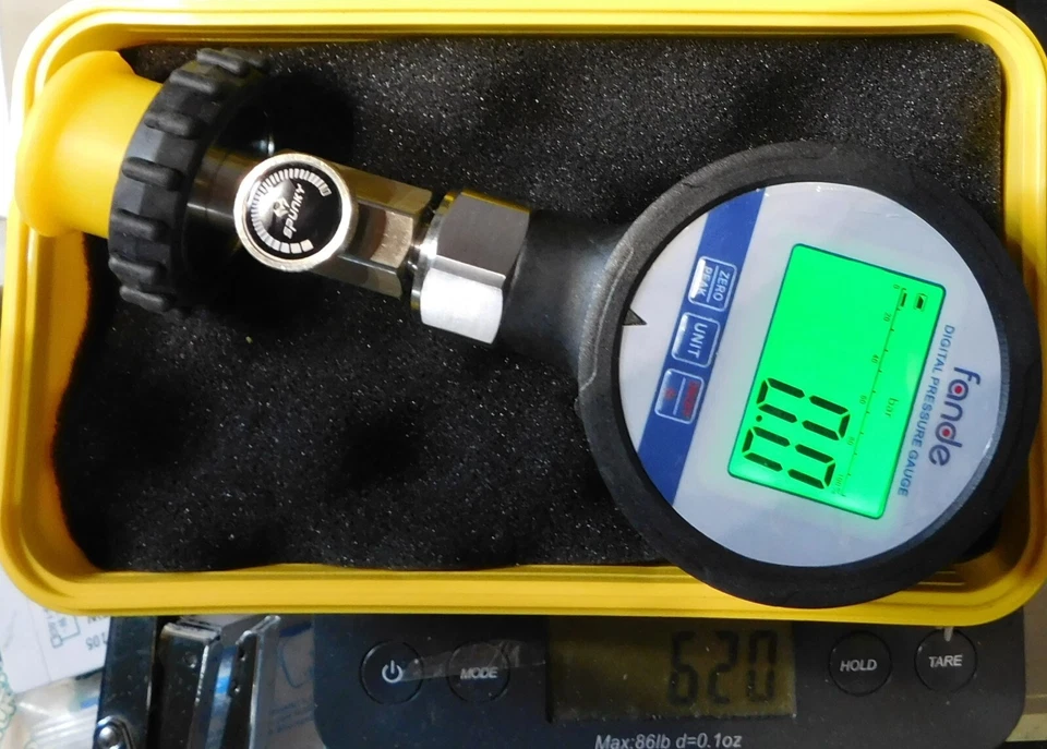 GK 1 - Präziser FLASCHENDRUCKPRÜFER DIGITAL - 200 BAR- Prüfgerät - Prüfmanometer - Bild 1 von 4