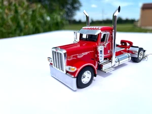 DCP / FIRST GEAR 1/64 SCALE 389 PETERBILT DAY CAB SINGLE AXLE, RED WHITE STRIPE - Picture 1 of 5