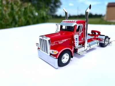 DCP / FIRST GEAR 1/64 SCALE 389 PETERBILT DAY CAB SINGLE AXLE, RED  WHITE STRIPE - Image 1 of 4