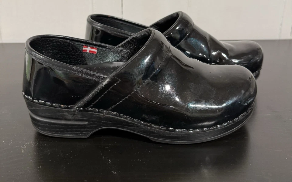 Zuecos daneses Sanita The Original trabajo enfermera mujer charol negro talla 37 (US 6) Foto 1 de 4
