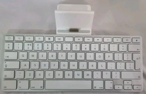 Genuine Apple A1359 Keyboard Dock | IPad and IPhone 1/2/3rd | Working - Picture 1 of 7