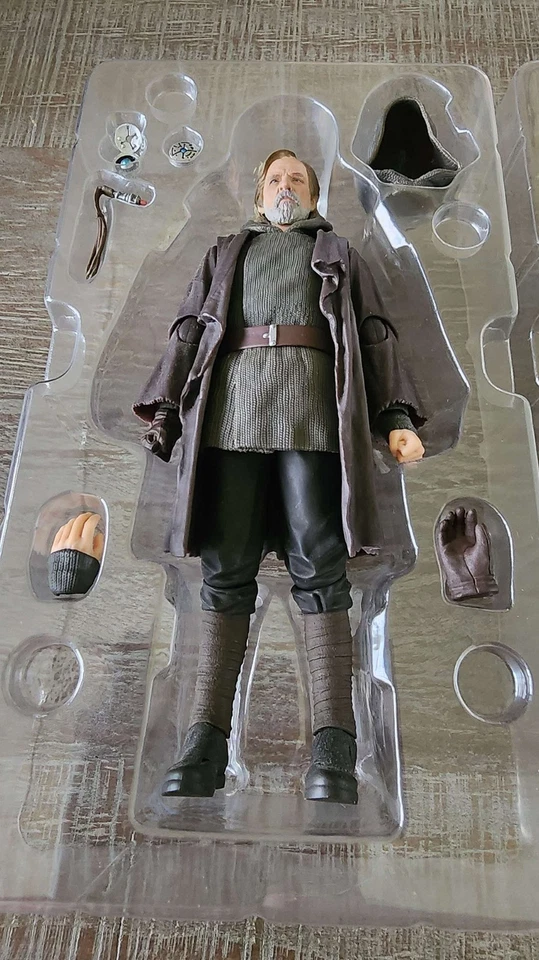 Luke Skywalker - The Last Jedi - Star Wars S.H. Figuarts (Opened Box) Bandai - Image 1 of 1