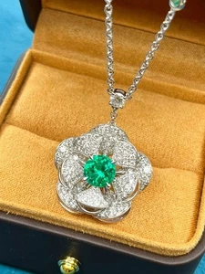 Green Round & White Round cut Flower Lab grown diamond 18k white gold pendant - Picture 1 of 7