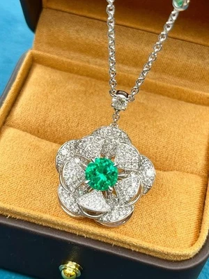 Green Round & White Round cut Flower Lab grown diamond 18k white gold pendant - Image 1 of 4