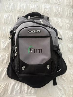 Mochila para portátil OGIO Street Metro Tech bordada con logotipo de empresa Foto 1 de 4