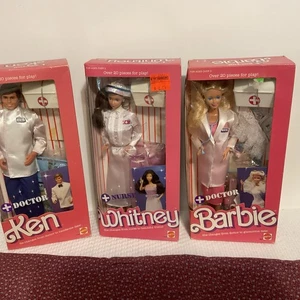 1987 Doctor Barbie und Ken, Krankenschwester Whitney Barbie Puppen 3 Stück - NRFB - Bild 1 von 19
