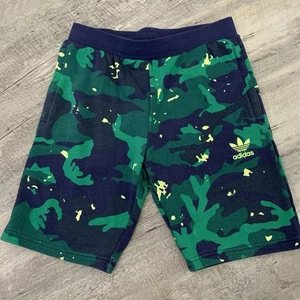 adidas Sweat Shorts Youth Medium Allover Print Pack Camo French Terry H20298 - Picture 1 of 8