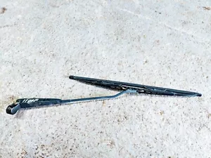NISSAN NAVARA OS DRIVER SIDE RH WINDSCREEN WIPER ARM - Picture 1 of 1