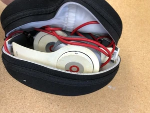Beats by Dr. Dre Solo HD - On-Ear Headphones (White) - Includes Soft Case - Picture 1 of 7
