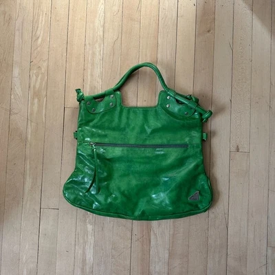 Bolso de hombro grande vintage ROXY de cuero verde brillante de los años 2000 Foto 1 de 4