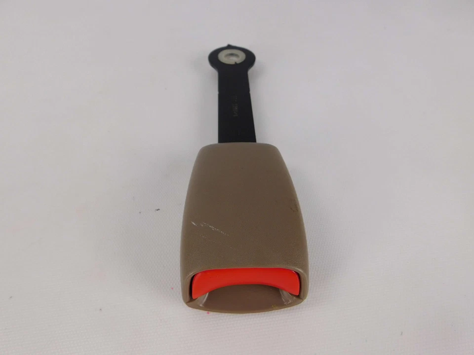 Пряжка ремня безопасности 2-го ряда задняя правая или левая темно-коричневая от оригинального производителя Chevrolet GMC 2003 - 2006✅ - Изображение 1 из 4