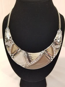 Silber Queen "Boggie Wonderland" Glitzer Rüstung Strass Statement Latz Halskette.  - Bild 1 von 11