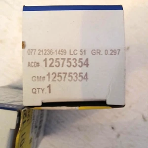 2 - New Genuine GM Engine Exhaust Valves 12575354 - Picture 1 of 2