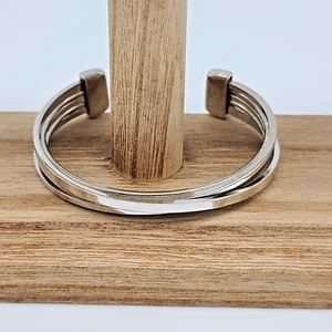 Brazalete de plata LIA SOPHIA AERODINÁMICO - Diseño entrecruzado en capas - Imagen 1 de 9