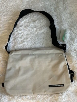 United Colors Of Benetton Hombres Bolso Mensajero Reversible Negro o Tostado Unisex NUEVO Foto 1 de 4