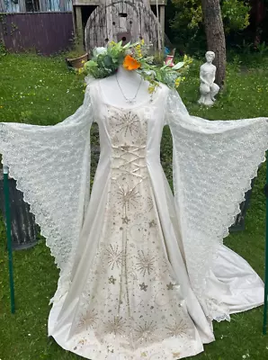 Medieval Vintage Wedding Dresses Long Sleeves Lace Appliques A-Line Bridal Gowns - Image 1 of 4