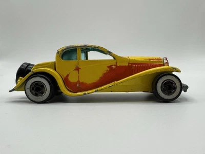 1986 Hot Wheels ’37 Bugatti - Yellow - Malaysia - Image 1 of 4