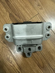 10-14 VOLKSWAGEN GOLF GTI 2.0 LH Left Transmission Mount Bracket - Picture 1 of 3