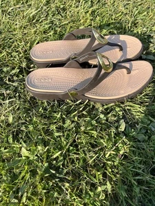 Sandali donna smussati Crocs Sanrah taglia 11 - Foto 1 di 8