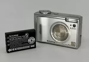 Fujifilm FinePix F10 6.3MP Digitalkamera - Silber - getestet & funktionsfähig - Bild 1 von 10