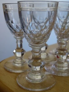 BACCARAT 1 ANCIEN PETIT VERRES A LIQUEUR CRISTAL MODELE CHAUNY 8,5 cm - Picture 1 of 4