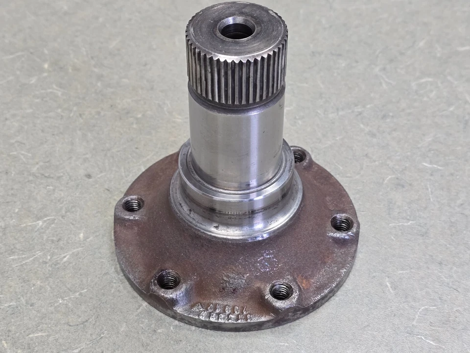 NICE USED ORIGINAL GENUINE PORSCHE 911 915 FINE SPLINE TRANS OUTPUT SHAFT NLA 2 - Imagem 1 de 4