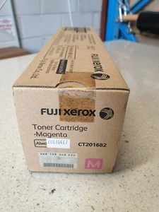 Genuine Xerox CT201682 Magenta Toner DocuPrint CM505da Brand New See Photos - Picture 1 of 3