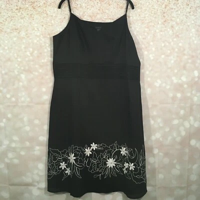 Vestido midi floral con tirantes ajustables sin mangas cuello en V negro lapislázuli para mujer talla 2X Foto 1 de 4