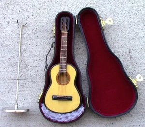 7" Musical Wind Up Acoustic Guitar w Case Plays " Happy Days " Miniature - Picture 1 of 3