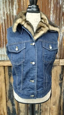 Chaleco vaquero extraíble Valerie Stevens ribete de piel sintética Foto 1 de 4