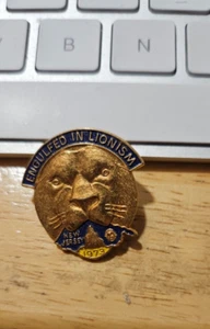 1973 New Jersey Engulfed In Lionism Lions Club Pin (e5000 - Picture 1 of 2