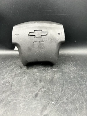 03-07 Chevrolet Express 2500 Van Bolsa de retención de rueda del conductor izquierdo OEM 15118217 Foto 1 de 4