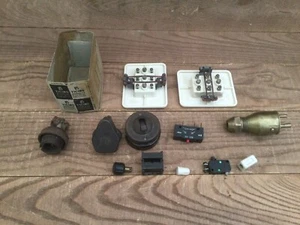 Selection Of Bakelite & Other Electrical Fittings Old Plugs Switches Connections - Picture 1 of 12