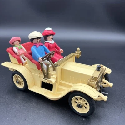 Playmobil #5620 Victorian Car With Family Vintage No tire, Broken Lantern Part - Image 1 of 4