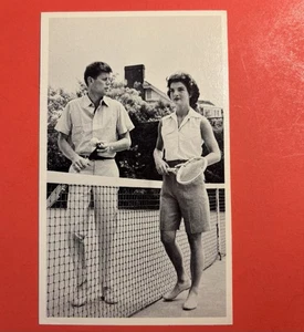 Tarjetas Ed-U 1964 JFK John F. Kennedy - Senador Kennedy y Jacqueline (tenis) - Imagen 1 de 2