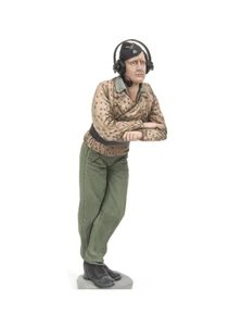 1:16 Panzer IV Crew: Radio Operator (with Headphones) - Picture 1 of 4