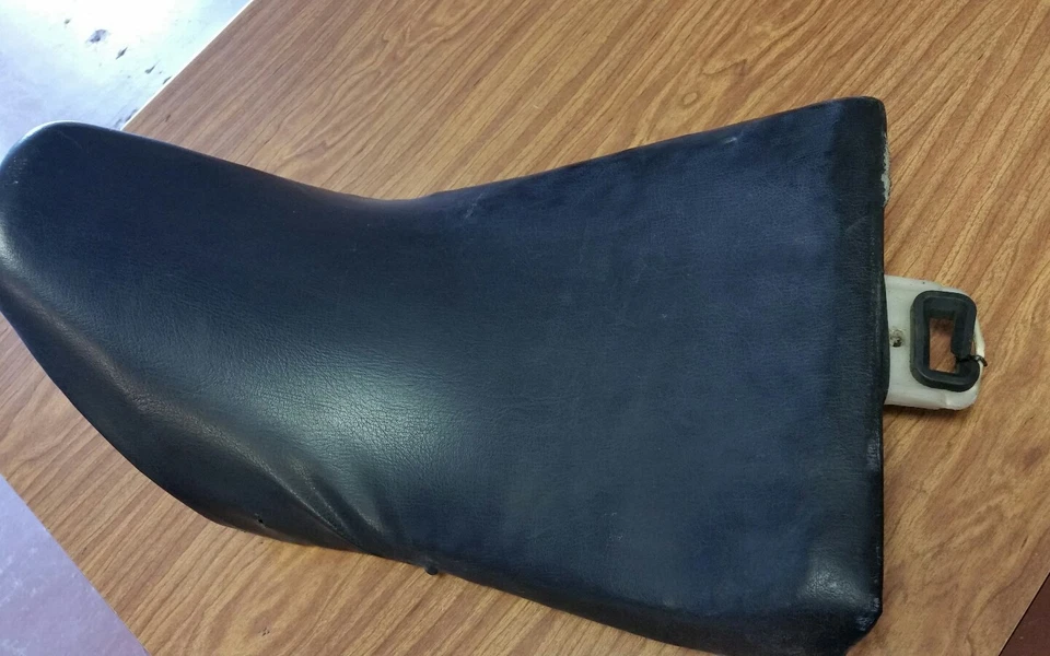 Yamaha FZR600 Motorcycle Seat - Image 1 of 1