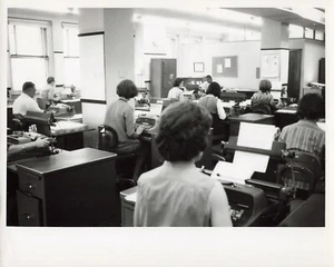 1960s IBM Office Typing Pool Black & White Photo Secretarial Staff NYC 8x10 - Bild 1 von 1