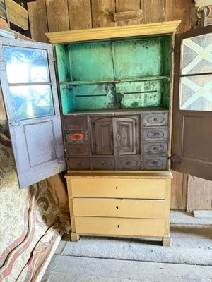 18th-CENTURY  CUPBOARD Original Paint To Restore - Image 1 of 4