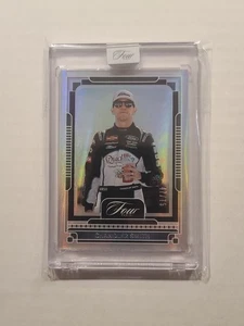 2025 Panini Turn Four NASCAR Chandler Smith #36 47/75 - Foto 1 di 2