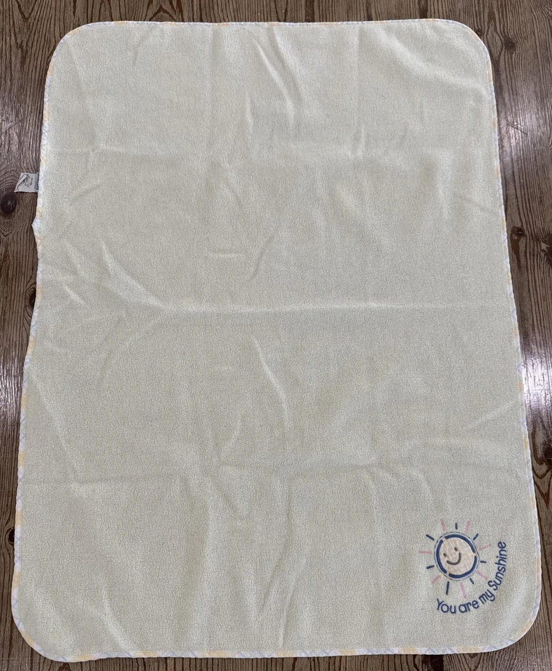 Manta bebé recién nacido de colección borde a cuadros amarillo pastel “You Are My Sunshine” Foto 1 de 4