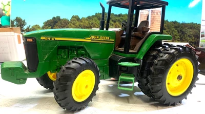 ERTL. 1:16. FARM. JOHN DEERE 8410 4x4 DUEL REAR WHEEL TRACTOR. STEERING - Image 1 of 4