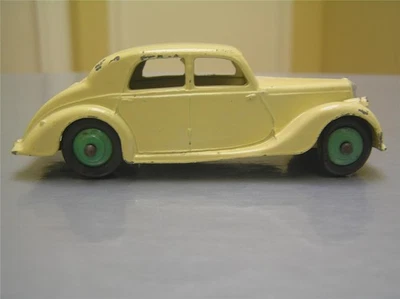 Dinky Toys 40a Riley crema con bujes verdes hecho en Inglaterra Foto 1 de 4