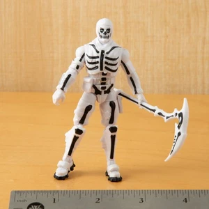 2019 - 4" Skull Trooper Inverted / Fortnite - Toy Action Figure LOOSE COMPLETE - Picture 1 of 4