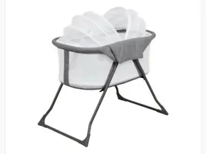 Baby Travel Bassinet - Picture 1 of 4