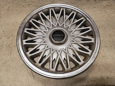 Chrysler New Yorker, Concorde, LHS : 1993, 1994, 1995, 15-inch Factory Hubcap - Image 1 of 4